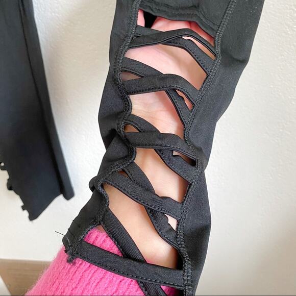Fit In Black Mesh Strap Detail Active Legging Size Small / Medium - Picture 4 of 6